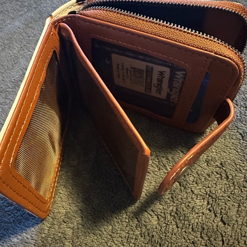 Wrangler Brown & White Cowhide Print Compact Wallet - Picture 2 of 5